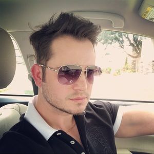 Meet your Posher, Andrews